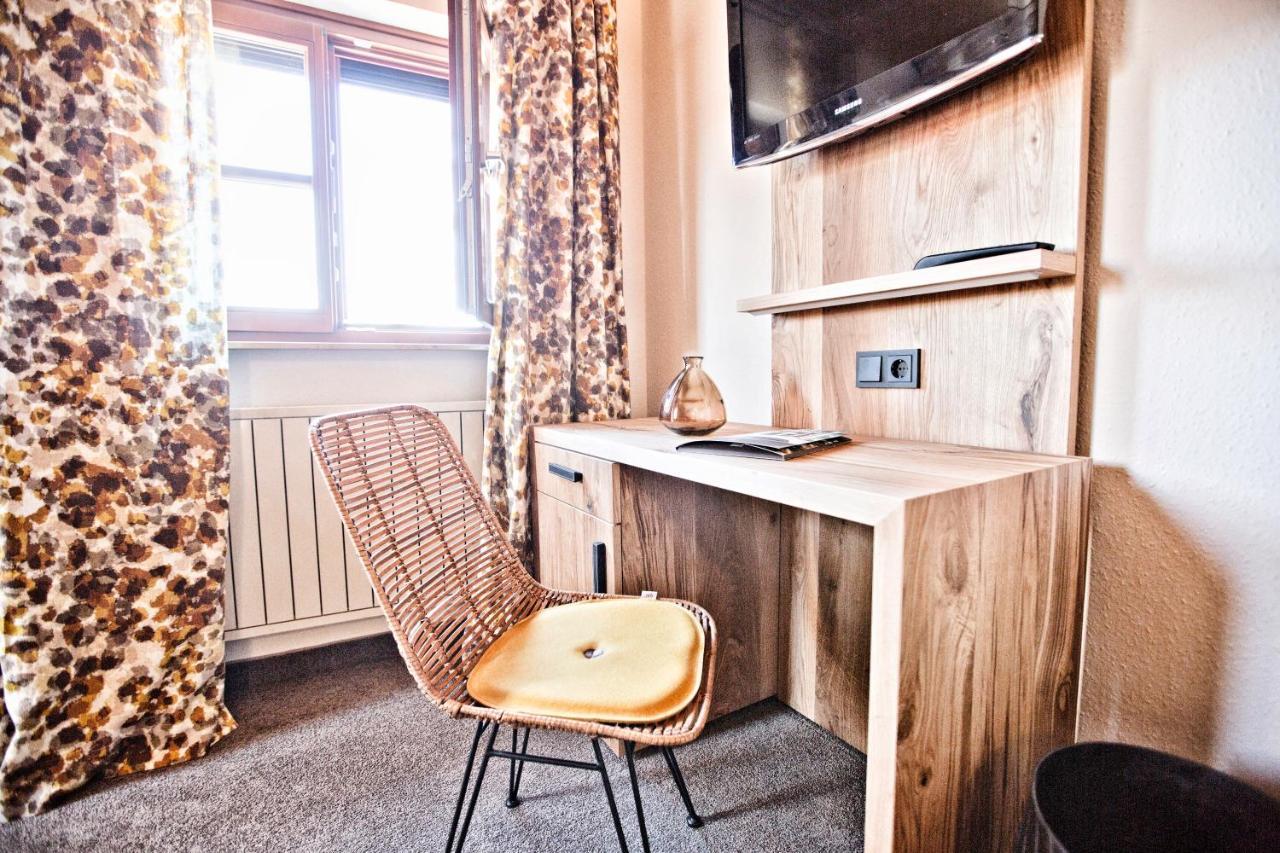 Historisches Gasthaus Hotel Hirschen Horn Gaienhofen  Exteriör bild
